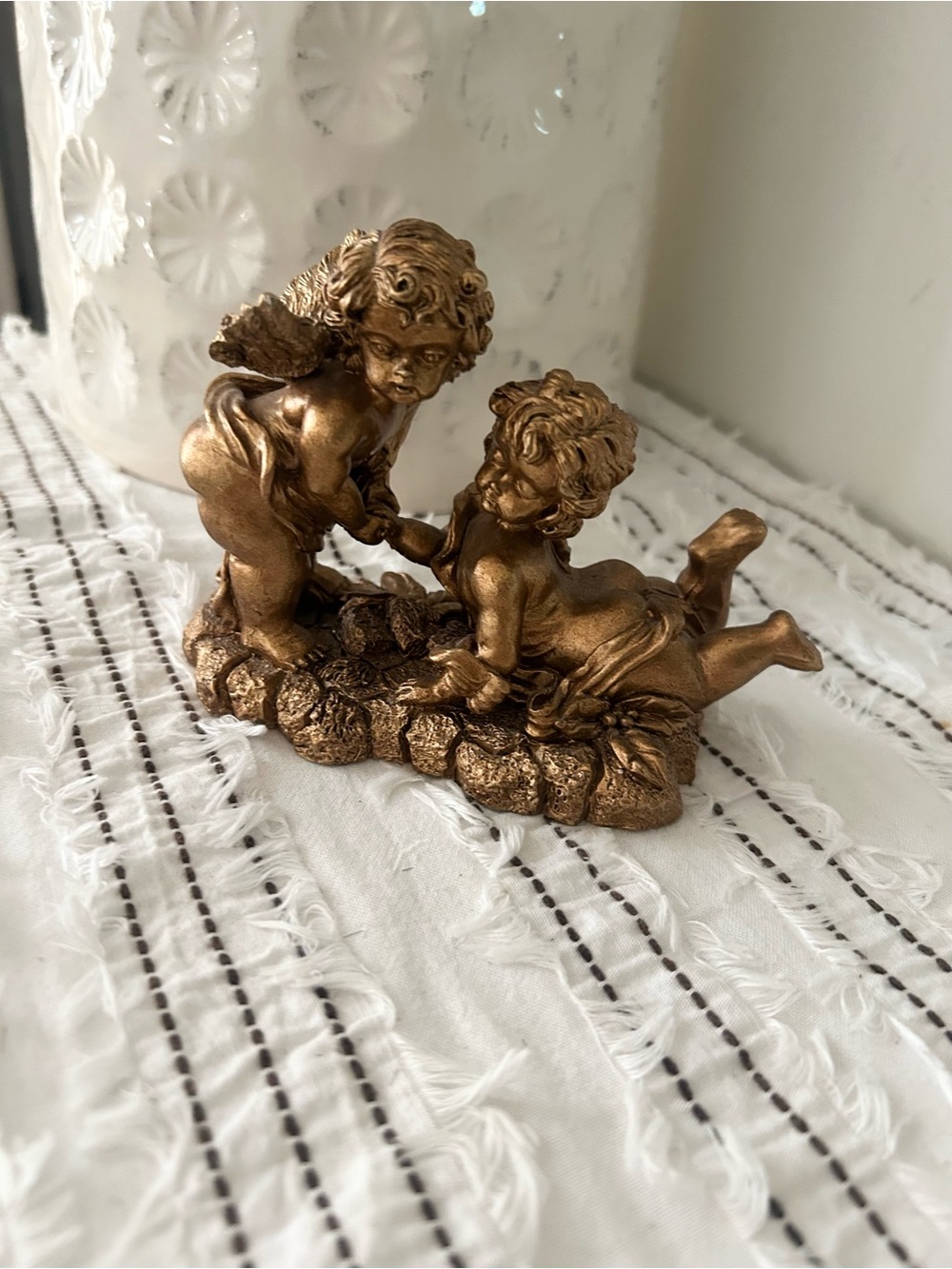Vintage Style Resin Cherub Angel Figurine Intertwined Baby Angels Bronze Tone